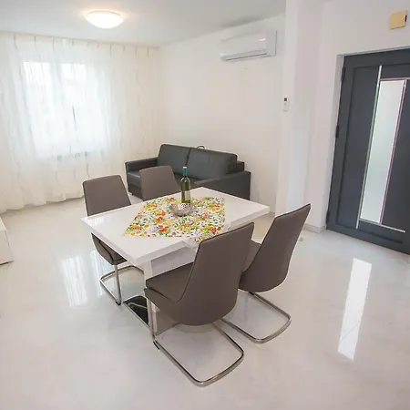 Apartment Aldo Ii